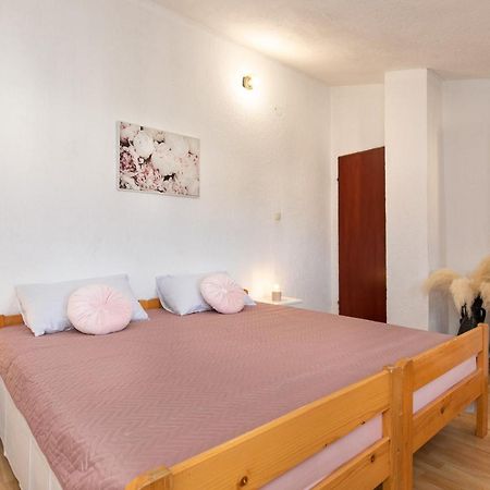 Apartman Umpa Omisalj Ngoại thất bức ảnh