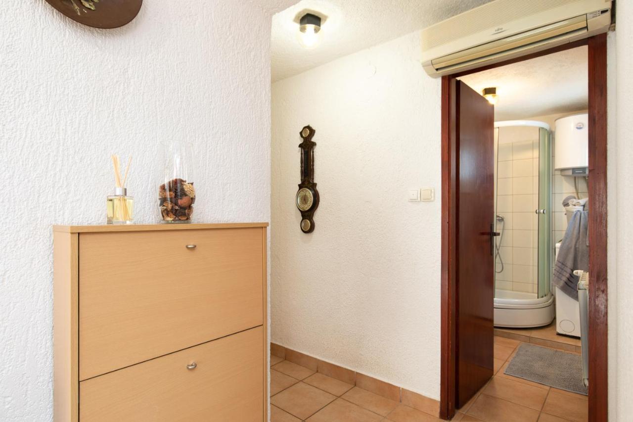 Apartman Umpa Omisalj Ngoại thất bức ảnh